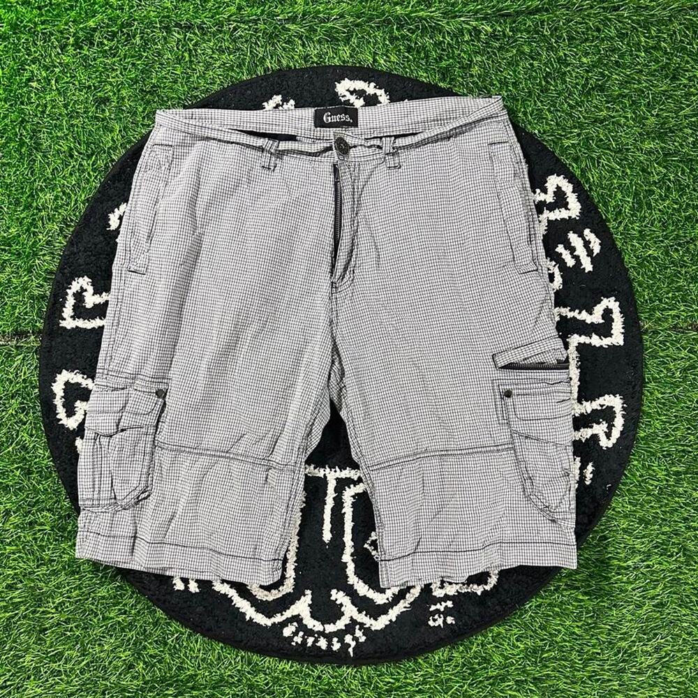 00s Guess brand Black and White Checkered Lightweight Shorts - Size 32